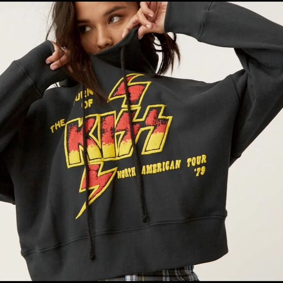 Daydreamer Return of Kiss Hoodie - Picture 3 of 8